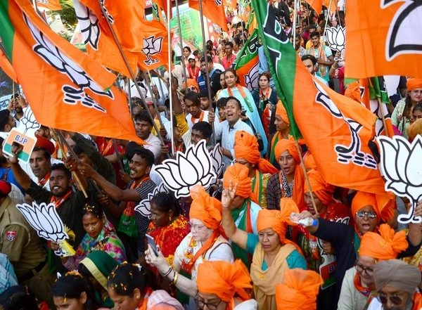 India News | Uttar Pradesh: BJP's 17 Mayors Take 'oath of Development'