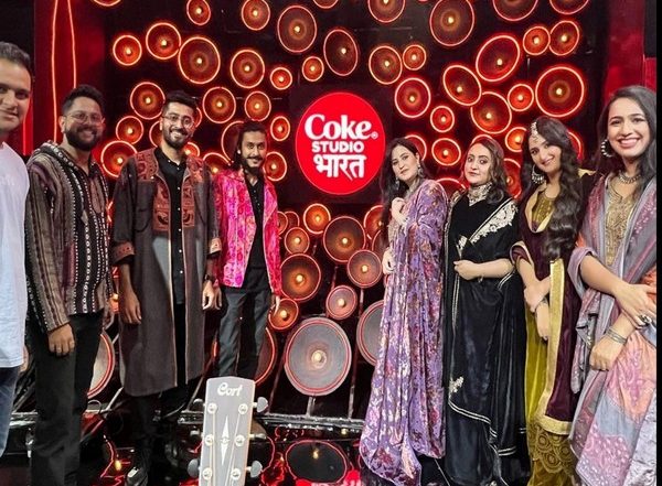 Entertainment News | Kashmiri Song 'Kya Karie Korimol' That Perfectly Depicts Emotions of Father-daughter on Wedding Day