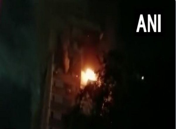 Mumbai Fire Videos: Blaze Erupts at High Rise Building Near Breach Candy Hospital; Doused, No Casualties Reported