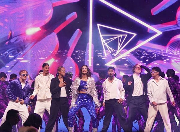 IIFA 2023: Kriti Sanon Sets The Stage On Fire With Her Power-Packed Performance With Norwegian Dance Group (Watch Video)