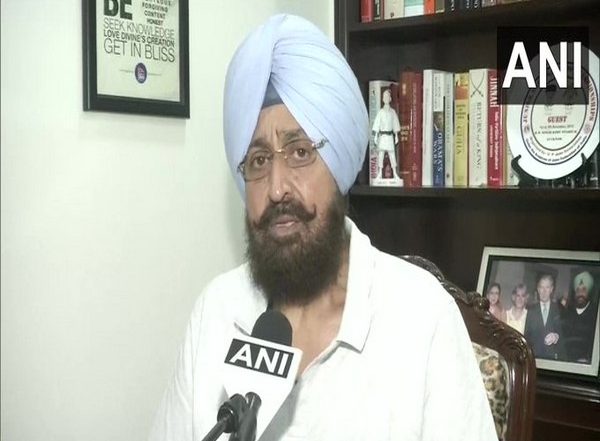 India News | Punjab: LoP Partap Singh Bajwa Pays Tribute to Sidhu Moosewala on His First Death Anniversary