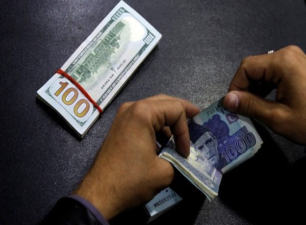 World News | Slowing Wheels of Economy Responsible for Falling Incomes in Pakistan