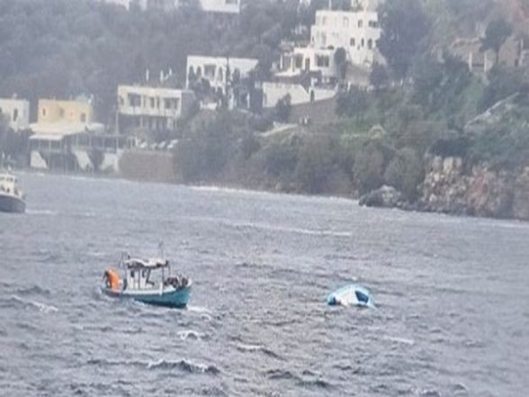 World News | Tourist Boat Capsizes in Italy's Lake Maggiore, Kills Four - Vimarsana News