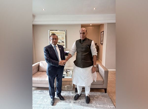 World News | Rajnath Singh Meets Bangladeshi Minister, Holds Discussion on Strengthening Bilateral Ties