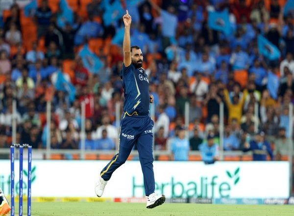 Sports News | IPL 2023: GT Pacer Mohammed Shami Gets 'Purple Cap' for Most Wickets in Season