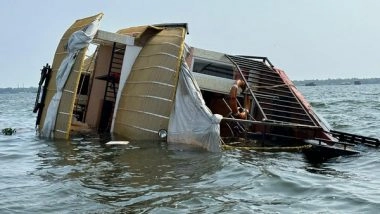 India News | Kerala: Narrow Escape for 3 Tourists as Houseboat Sinks in Alappuzha Lake