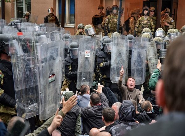 World News | Kosovo: 25 NATO Soldiers Injured in Clashes with Serb Protesters