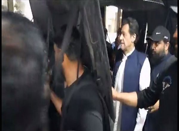 World News | Islamabad High Court Extends Imran's Bail in Al-Qadir Trust Case for 3 Days