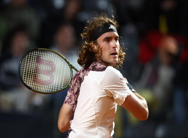 Sports News | French Open: Stefanos Tsitsipas Topples Roberto Carballes Baena to Reach R3