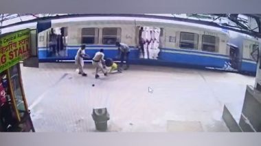 Telangana: Alert RPF Constable Saves Woman Passenger From Falling off Moving Train at Begumpet Railway Station (Watch Video)