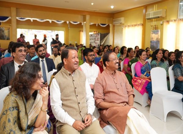 World News | MoS Muraleedharan Interacts with Indian Community in Brunei