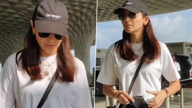 Anushka Sharma Gets Papped at Mumbai as She Leaves for Bangalore to Attend RCB vs GT Match (Watch Video)