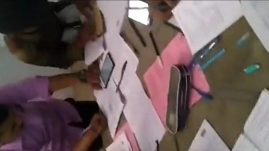 Cheating in Exam Caught on Camera in Fatehpur: Students in Parashuram Umrao College Seen Using Chits, Mobile Phones to Cheat During Examination, Video Goes Viral