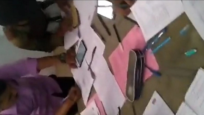 Cheating in Exam Caught on Camera in Fatehpur: Students in Parashuram Umrao College Seen Using Chits, Mobile Phones to Cheat During Examination, Video Goes Viral