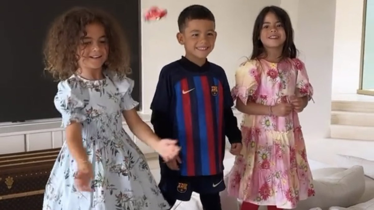 Cristiano Ronaldo and Georgina Rodriguez's son wears a Barcelona shirt