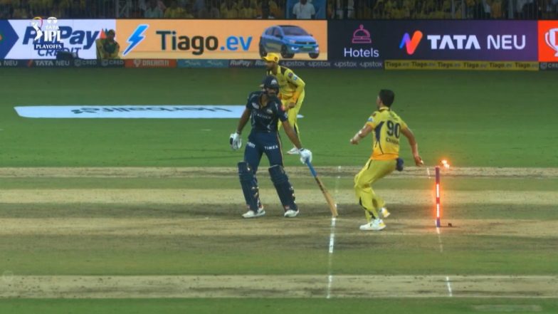 Deepak Chahar’s Mankad Run Out Attempt of Vijay Shankar in Fun Leaves MS Dhoni Smiling During GT vs CSK IPL 2023 Qualifier 1, See Reactions