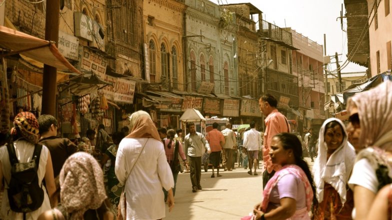 Delhi Weather Today: Minimum Temperature of 20.7 Deg Celsius Recorded in National Capital, Likely to Experience Strong Winds During Day; AQI in 'Moderate' Category
