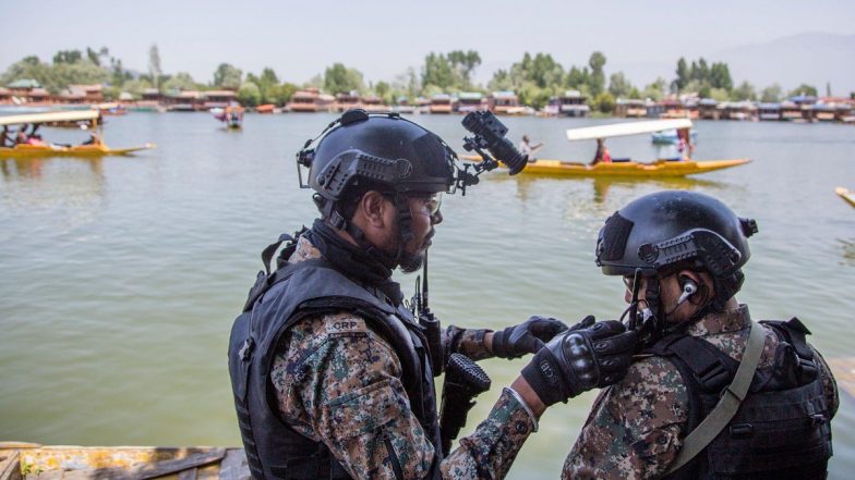 Jammu and Kashmir: Police Rescues 21 Tourists Stranded in Dal Lake in Srinagar (Watch Video)