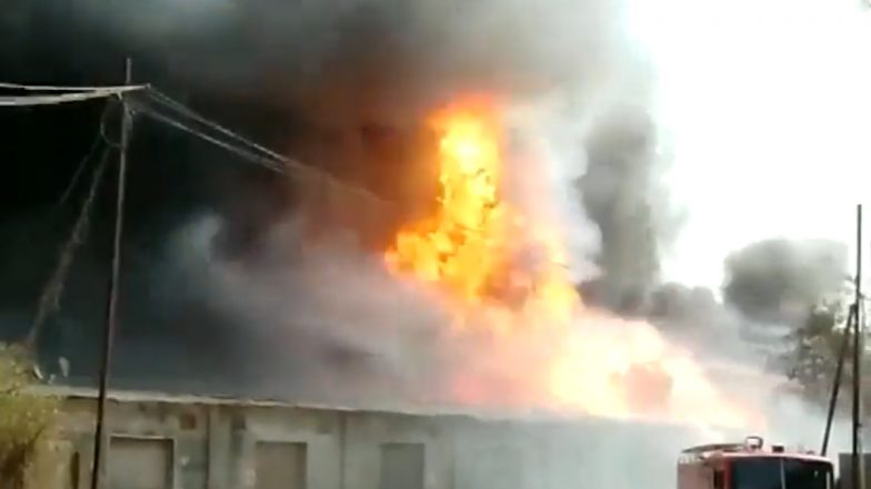 Thane Fire: Blaze Erupts in Warehouse in Bhiwandi, Six Fire Tenders Rushed to Spot (Watch Video)