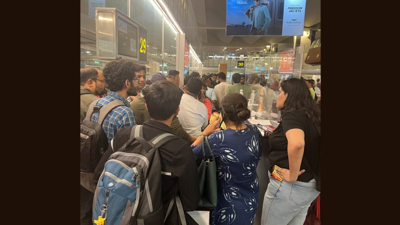 Air India Passengers Corner Staff After Bengaluru-Delhi Flight Gets Delayed by Over Three Hours (Watch Video)