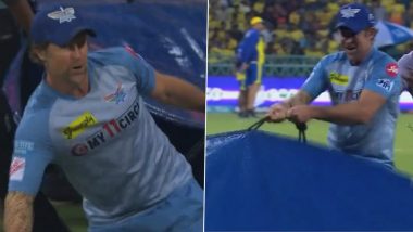 Jonty Rhodes to the Rescue! LSG Fielding Coach Joins Ground Staff in Bringing On Covers As Rain Stops LSG vs CSK IPL 2023 Match (Watch Video)