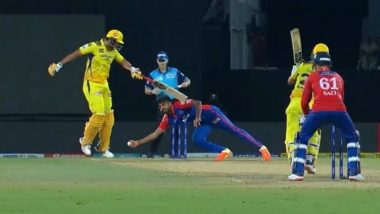 What a Catch! Lalit Yadav Pulls Off One-Handed Stunner to Dismiss Ajinkya Rahane During CSK vs DC IPL 2023 Match (Watch Video)