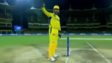 MS Dhoni Signals Spidercam to Go Away During CSK vs PBKS IPL 2023 Match, Video Goes Viral!