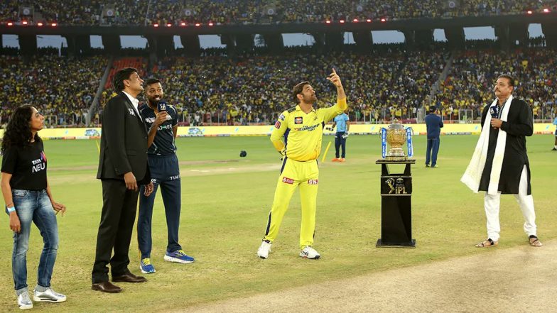 MS Dhoni Uses Left Hand to Flip Coin During Toss at CSK vs GT IPL 2023 Final, Leaves Fans Guessing