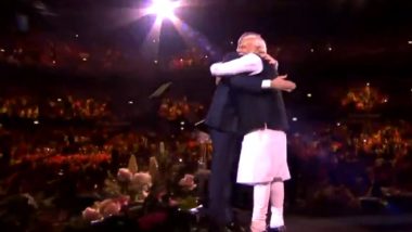 PM Modi Hugs Australian Prime Minister Anthony Albanese Video: India and Australia's PMs Share a Warm Hug at Qudos Bank Arena in Sydney