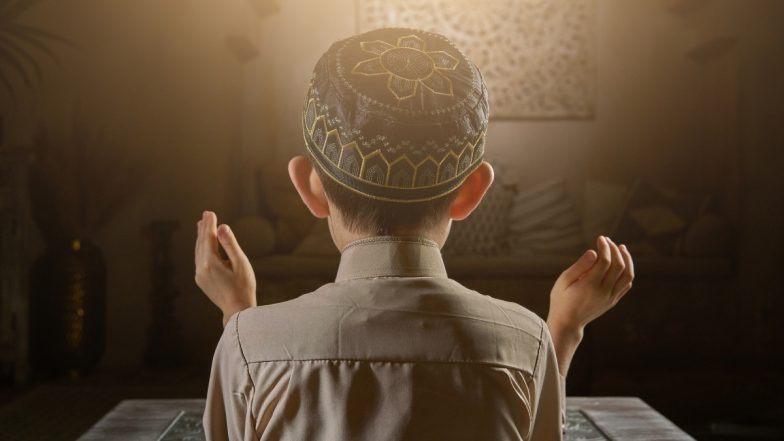Namaaz on Road: Muslim Clerics in Kanpur Seeks Withdrawal of FIRs for Offering Prayers on Roads During Ramzan and Eid