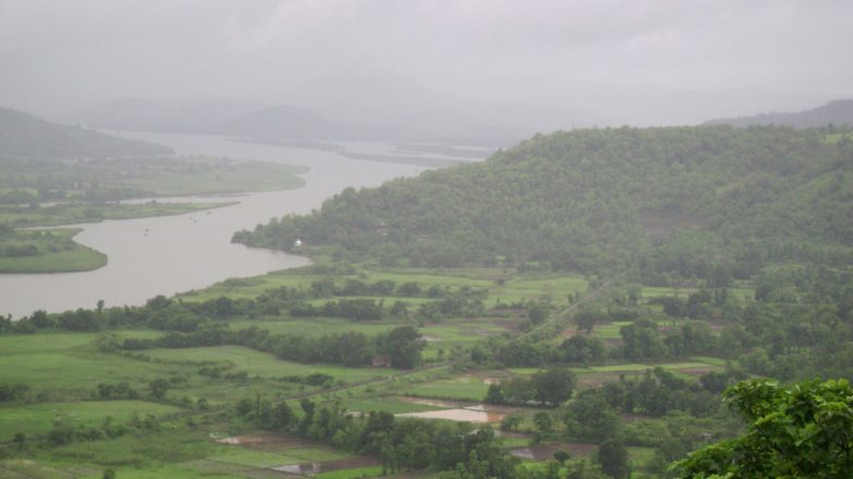 Parshuram Ghat in Konkan Closed: Massive Traffic Jam Reported on Mumbai-Goa Highway After Landslide Incident, Alternate Routes Issued