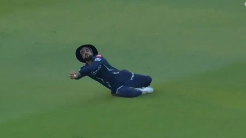 Rashid Khan Pulls Off Sensational Running Catch to Dismiss Kyle Mayers During GT vs LSG IPL 2023 Match (Watch Video)