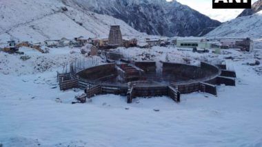 Chardham Yatra 2023: Fresh Snowfall in Kedarnath, Police Urge Pilgrims to Follow Weather Forecasts (Watch Video)