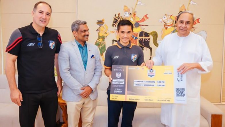 Sunil Chhetri, Indian Football Team Head Coach Igor Stimac Hand First Ticket for Intercontinental Cup 2023 to Odisha CM Naveen Patnaik