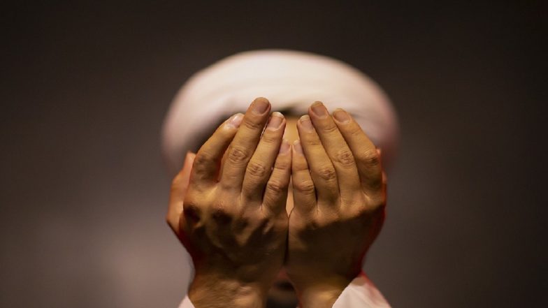 Imam Humiliates, Forces Man Wearing 'Saffron' Kurta To Leave Mosque in Uttar Pradesh's Farrukhabad; FIR Registered