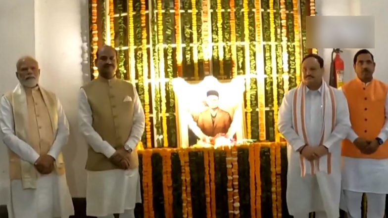 Savarkar Jayanti 2023: PM Narendra Modi Pays Tributes to VD Savarkar in New Parliament (Watch Video)