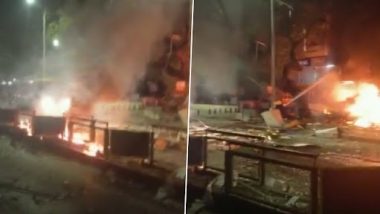 Pune Fire: Massive Blaze Guts Three Shops on Pune-Satara Road Near Dmart, Two Injured (Watch Video)