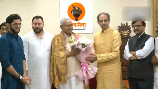 Bihar CM Nitish Kumar, Tejashwi Yadav Meet Uddhav Thackeray at Matoshree in Mumbai (Watch Video)