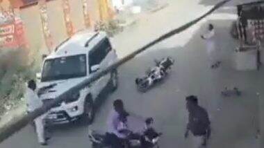Uttar Pradesh Shocker: Men Brandish Rifles and Pistol at Each Other in Middle of the Road in Shahjahanpur (Watch Video)