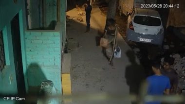 Delhi Girl Murder: New CCTV Video Shows Accused Sahil Talking to a Friend at Crime Spot Hours Before Brutal Killing of 16-Year-Old in Shahbad Dairy Area
