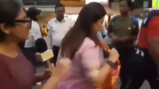 Meenakshi Lekhi 'Runs Away' From Reporter, Evades Questions on Wrestlers' Protest; Congress Shares Video