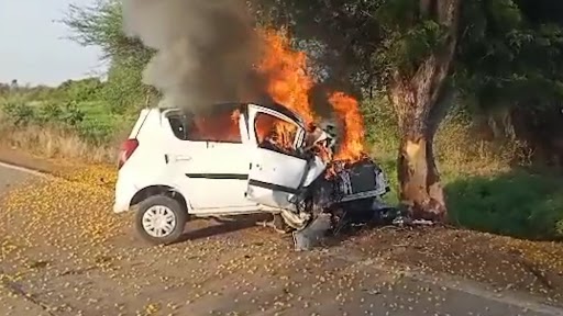 Car Blast in MP Viral Video: Four Burnt Alive After Four-Wheeler Rams Into Tree and Explodes in Madhya Pradesh's Harda