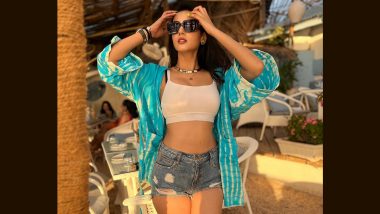 Sonal Chauhan Sets Monday Fashion Goals in Denim Shorts, White Bralette Paired With Stylish Blue Shrug (View Pic)