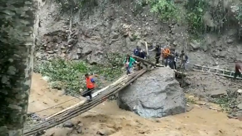 Sikkim: Indian Army Rescues Over 3,500 Stranded Tourists Due to Landslides and Roadblocks at Chungthang (Watch Video)
