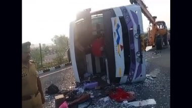 Uttar Pradesh Road Accident: Bus Full of Labourers Overturns on Agra-Lucknow Expressway in Etawah As Driver Dozes Off; 30 People Injured