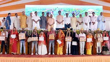 Gorakhpur: 1,500 Couples Tie Knot at Mass Marriage Ceremony Organised by Uttar Pradesh Government (Watch Video)