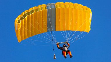 Mumbai Police Ban Paragliding, Air Balloons in Free Flight Zone Around Airport From June 23 to Aug 21 for Safe Operation of Aircraft