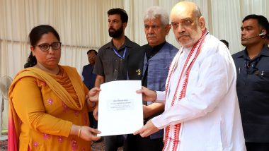 Jammu and Kashmir: Home Minister Amit Shah Presents Job Appointment Letters to Kin of Policemen Killed in Action (See Pics)