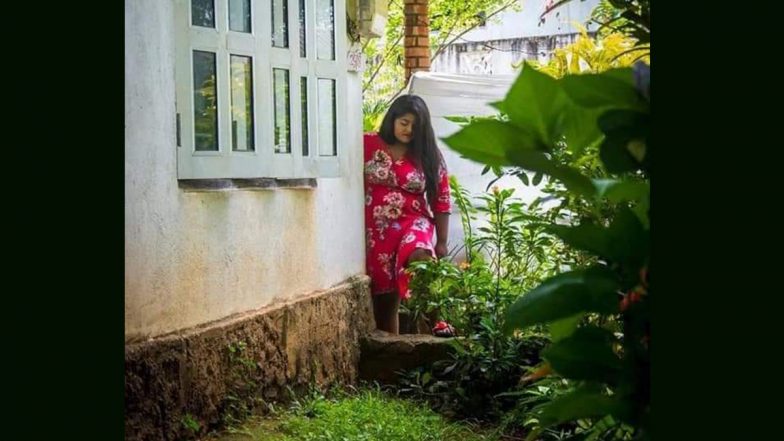 This Pre-Wedding Photoshoot Beautifully Describes How a Snake Kickstarted Couple's Love Story, Pictures Go Viral