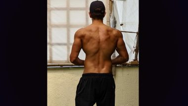 Hrithik Roshan Sheds Major Fitness Goals As He Flaunts Toned Back In Shirtless Snap! (View Pic)